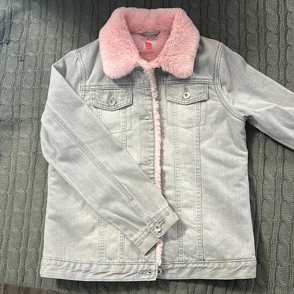 Children’s place, lined jean jacket, pink faux fur, sequin heart on back ￼ - Picture 1 of 8